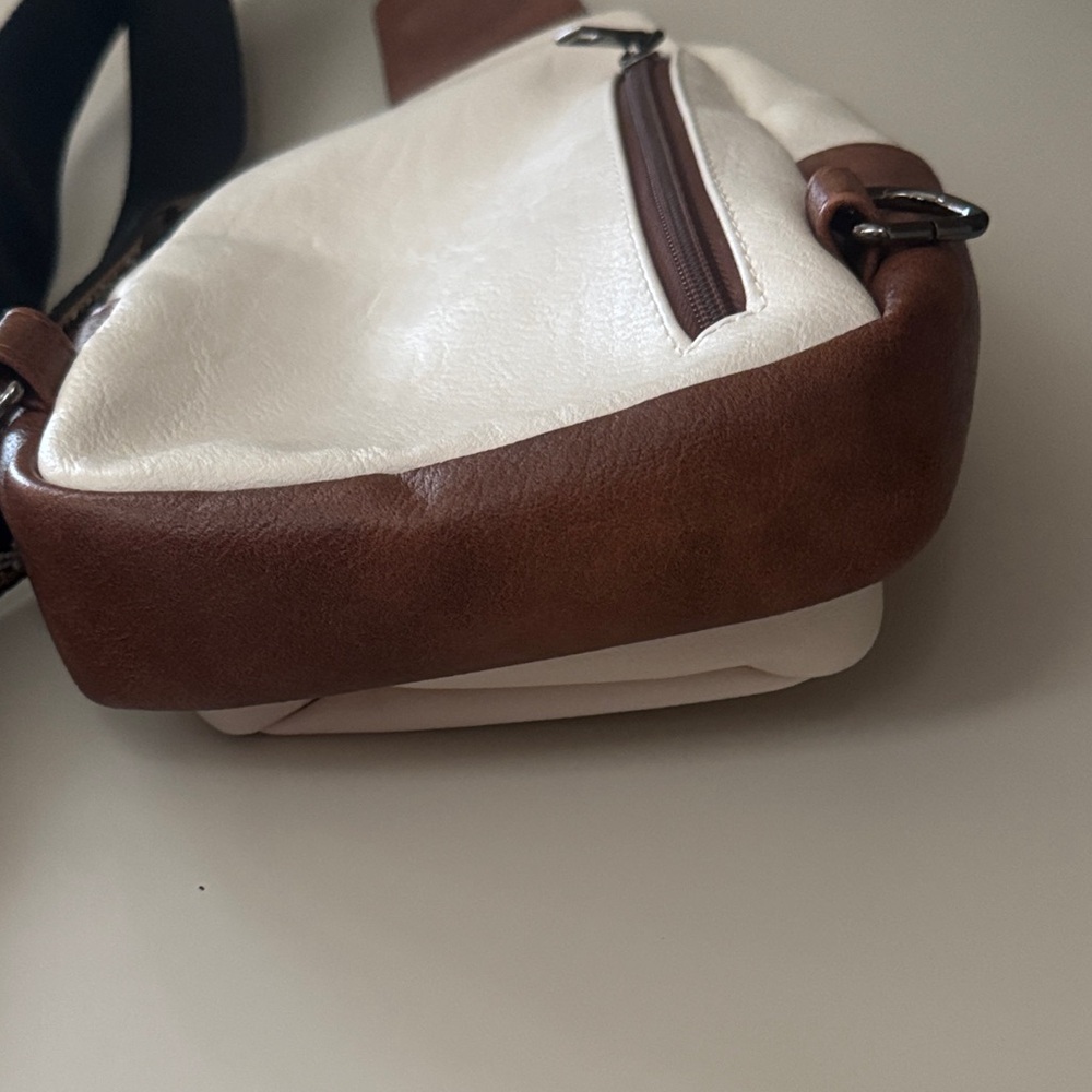 Mroede Women’s White and Brown Crossbody Sling Bag EUC - Picture 11 of 16